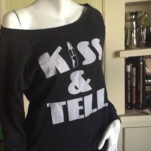 La Life kiss & tell tee